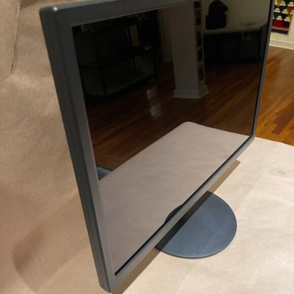 22” 1080P Thin LED Monitor with Built In Speaker (+ Power Adapter) - Picture 3 of 5